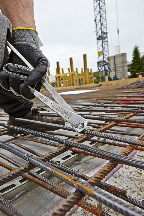 OBCĘGI ZBROJARSKIE CYNKOWANE O ZWIĘKSZONYM PRZEŁOŻENIU 300MM KNIPEX