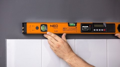 POZIOMICA Z WYŚWIETLACZEM ELEKTRONICZNYM 60CM. NEO