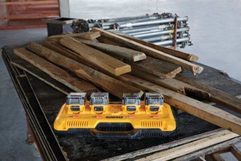 ŁADOWARKA XR 8.0A 4*18V DEWALT