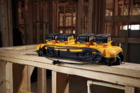 ŁADOWARKA XR 8.0A 4*18V DEWALT