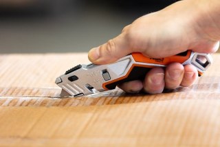 NÓŻ Z OSTRZEM TRAPEZOWYM, 1+5 OSTRZY